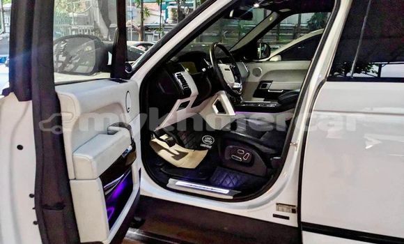 Buy Used Range Rover Evoque White Car in Bavet in Svay Rieng Province Buy Used Range Rover Evoque White Car in Bavet in Svay Rieng Province