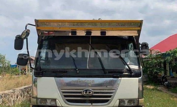 Buy Used Hino 300 Series White Truck in Banteay Meanchey in Banteay Meanchey Province Buy Used Hino 300 Series White Truck in Banteay Meanchey in Banteay Meanchey Province