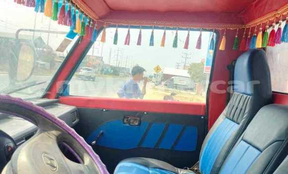 Buy Used Hyundai H200 Blue Truck in Battambang in Battambang Province Buy Used Hyundai H200 Blue Truck in Battambang in Battambang Province