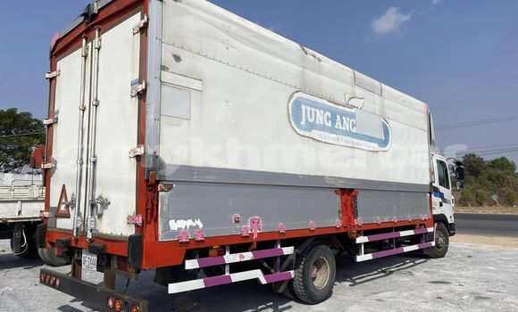 Buy Used Hyundai H200 White Truck in Bavet in Svay Rieng Province Buy Used Hyundai H200 White Truck in Bavet in Svay Rieng Province