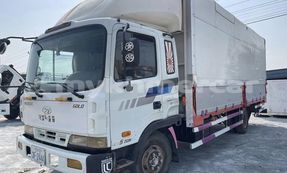 Buy Used Hyundai H200 White Truck in Bavet in Svay Rieng Province Buy Used Hyundai H200 White Truck in Bavet in Svay Rieng Province