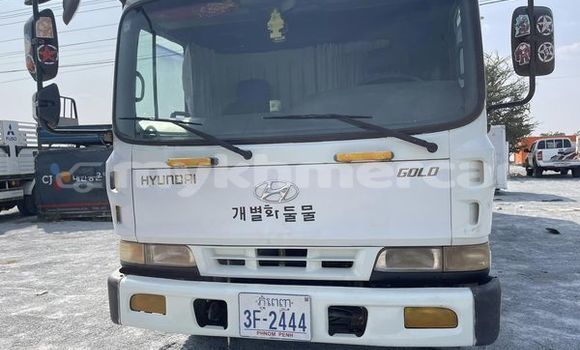 Buy Used Hyundai H200 White Truck in Bavet in Svay Rieng Province Buy Used Hyundai H200 White Truck in Bavet in Svay Rieng Province