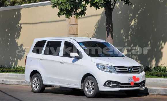 Buy Used Toyota IST White Car in Battambang in Battambang Province Buy Used Toyota IST White Car in Battambang in Battambang Province