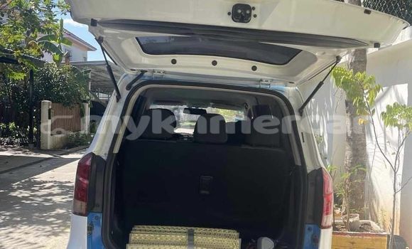 Buy Used Toyota IST White Car in Battambang in Battambang Province Buy Used Toyota IST White Car in Battambang in Battambang Province