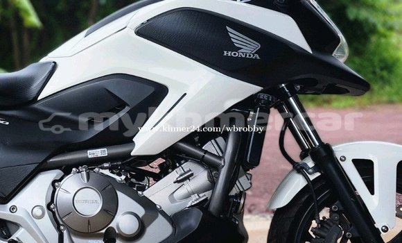 Acheter Occasion Moto Honda NC Blanc à Kampot, Kampot Province Acheter Occasion Moto Honda NC Blanc à Kampot, Kampot Province