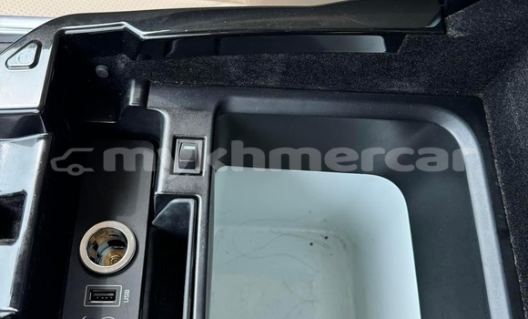 Buy Used Land Rover Range Rover White Car in Phnom Penh in Phnom Penh Buy Used Land Rover Range Rover White Car in Phnom Penh in Phnom Penh