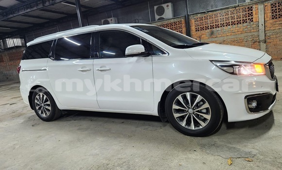 Buy Used Kia Carnival White Car in Phnom Penh in Phnom Penh Buy Used Kia Carnival White Car in Phnom Penh in Phnom Penh