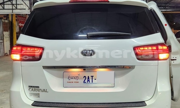 Buy Used Kia Carnival White Car in Phnom Penh in Phnom Penh Buy Used Kia Carnival White Car in Phnom Penh in Phnom Penh
