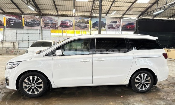 Buy Used Kia Carnival White Car in Phnom Penh in Phnom Penh Buy Used Kia Carnival White Car in Phnom Penh in Phnom Penh