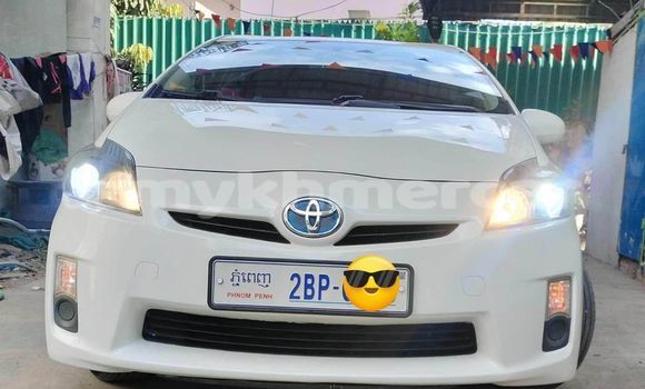 Buy Used Toyota Prius White Car in Chbar Mon in Kampong Speu Province Buy Used Toyota Prius White Car in Chbar Mon in Kampong Speu Province