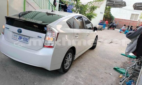 Buy Used Toyota Prius White Car in Chbar Mon in Kampong Speu Province Buy Used Toyota Prius White Car in Chbar Mon in Kampong Speu Province