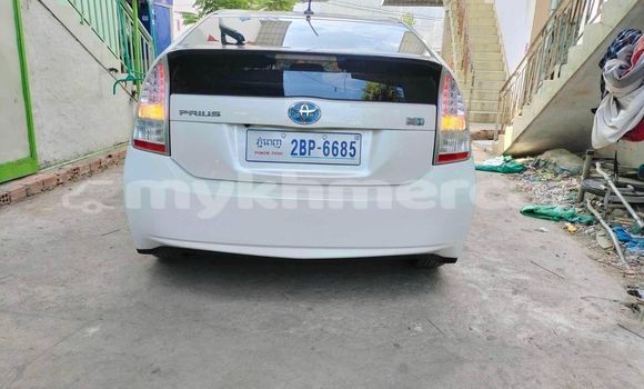 Buy Used Toyota Prius White Car in Chbar Mon in Kampong Speu Province Buy Used Toyota Prius White Car in Chbar Mon in Kampong Speu Province