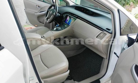 Buy Used Toyota Prius White Car in Chbar Mon in Kampong Speu Province Buy Used Toyota Prius White Car in Chbar Mon in Kampong Speu Province