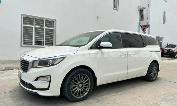 Buy Used Kia Carnival White Car in Chbar Mon in Kampong Speu Province Buy Used Kia Carnival White Car in Chbar Mon in Kampong Speu Province