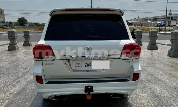 Buy Used Toyota Land Cruiser White Car in Phnom Penh in Phnom Penh Buy Used Toyota Land Cruiser White Car in Phnom Penh in Phnom Penh