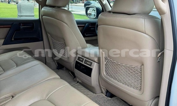 Buy Used Toyota Land Cruiser White Car in Phnom Penh in Phnom Penh Buy Used Toyota Land Cruiser White Car in Phnom Penh in Phnom Penh