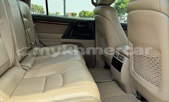 Buy Used Toyota Land Cruiser White Car in Phnom Penh in Phnom Penh Buy Used Toyota Land Cruiser White Car in Phnom Penh in Phnom Penh