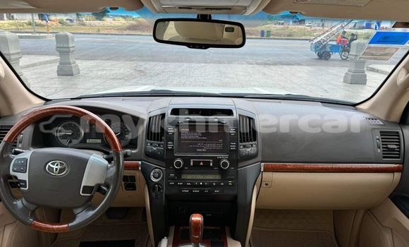 Buy Used Toyota Land Cruiser White Car in Phnom Penh in Phnom Penh Buy Used Toyota Land Cruiser White Car in Phnom Penh in Phnom Penh