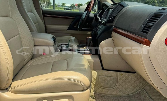 Buy Used Toyota Land Cruiser White Car in Phnom Penh in Phnom Penh Buy Used Toyota Land Cruiser White Car in Phnom Penh in Phnom Penh