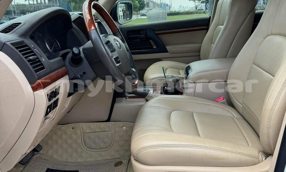 Buy Used Toyota Land Cruiser White Car in Phnom Penh in Phnom Penh Buy Used Toyota Land Cruiser White Car in Phnom Penh in Phnom Penh