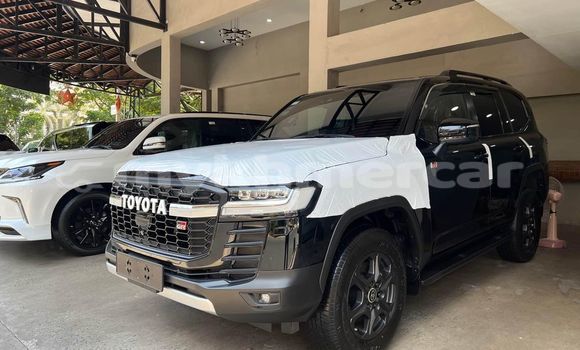 Buy Used Toyota Land Cruiser Black Car in Battambang in Battambang Province Buy Used Toyota Land Cruiser Black Car in Battambang in Battambang Province