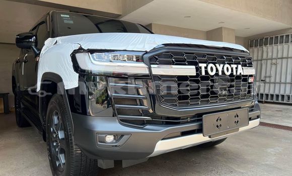 Buy Used Toyota Land Cruiser Black Car in Battambang in Battambang Province Buy Used Toyota Land Cruiser Black Car in Battambang in Battambang Province
