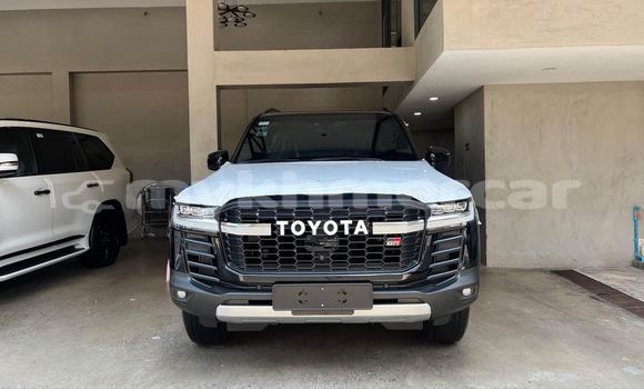Buy Used Toyota Land Cruiser Black Car in Battambang in Battambang Province Buy Used Toyota Land Cruiser Black Car in Battambang in Battambang Province