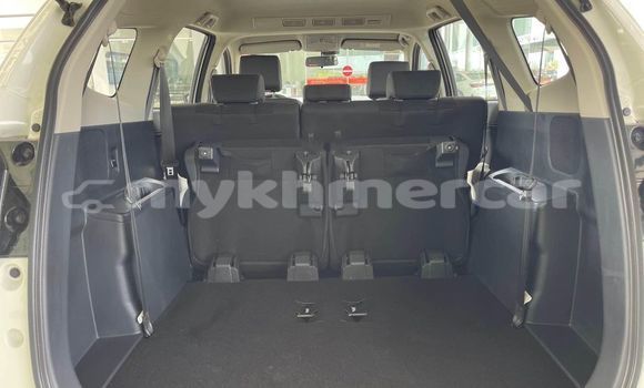 Buy Used Toyota Hiluxe Revo White Car in Bavet in Svay Rieng Province Buy Used Toyota Hiluxe Revo White Car in Bavet in Svay Rieng Province