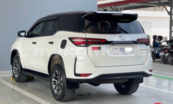 Buy Used Toyota Fortuner White Car in Chbar Mon in Kampong Speu Province Buy Used Toyota Fortuner White Car in Chbar Mon in Kampong Speu Province