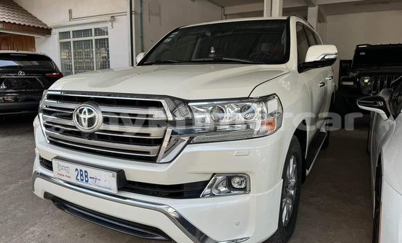 Buy Used Toyota Land Cruiser White Car in Bavet in Svay Rieng Province Buy Used Toyota Land Cruiser White Car in Bavet in Svay Rieng Province
