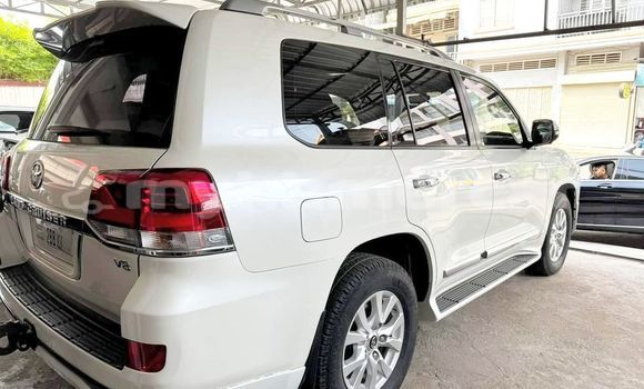 Buy Used Toyota Land Cruiser White Car in Bavet in Svay Rieng Province Buy Used Toyota Land Cruiser White Car in Bavet in Svay Rieng Province