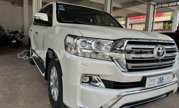 Buy Used Toyota Land Cruiser White Car in Bavet in Svay Rieng Province Buy Used Toyota Land Cruiser White Car in Bavet in Svay Rieng Province