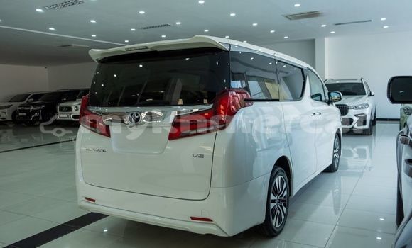Buy Used Toyota Alphard White Car in Battambang in Battambang Province Buy Used Toyota Alphard White Car in Battambang in Battambang Province