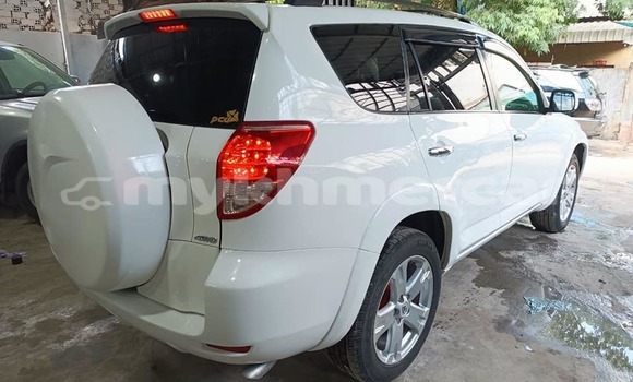 Acheter Occasion Voiture Toyota RAV4 Rouge à Banlung, Ratanakiri Province Acheter Occasion Voiture Toyota RAV4 Rouge à Banlung, Ratanakiri Province