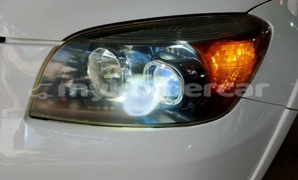 Acheter Occasion Voiture Toyota RAV4 Rouge à Banlung, Ratanakiri Province Acheter Occasion Voiture Toyota RAV4 Rouge à Banlung, Ratanakiri Province