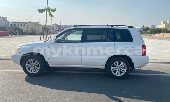 Buy Used Toyota Highlander White Car in Phnom Penh in Phnom Penh Buy Used Toyota Highlander White Car in Phnom Penh in Phnom Penh