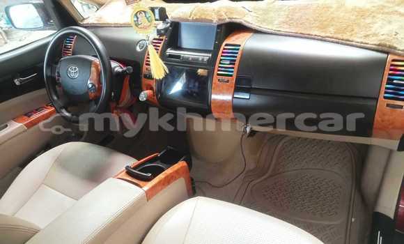Buy Used Toyota Prius Red Car in Banteay Meanchey in Banteay Meanchey Province Buy Used Toyota Prius Red Car in Banteay Meanchey in Banteay Meanchey Province