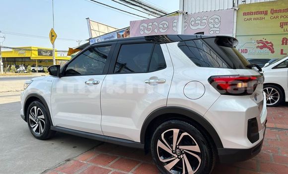 Buy Used Toyota Ractis White Car in Battambang in Battambang Province Buy Used Toyota Ractis White Car in Battambang in Battambang Province