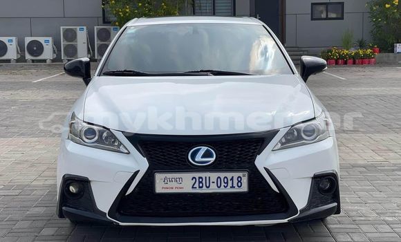 Acheter Occasion Voiture Lexus CT Blanc à Chbar Mon, Kampong Speu Province Acheter Occasion Voiture Lexus CT Blanc à Chbar Mon, Kampong Speu Province