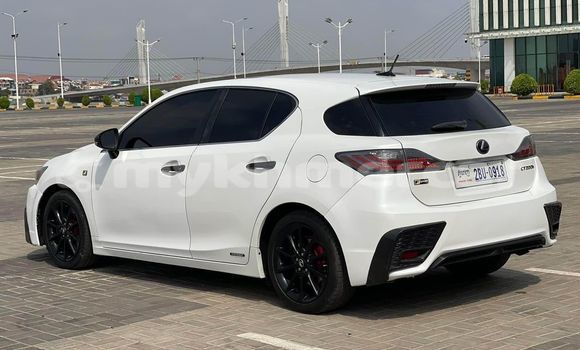 Acheter Occasion Voiture Lexus CT Blanc à Chbar Mon, Kampong Speu Province Acheter Occasion Voiture Lexus CT Blanc à Chbar Mon, Kampong Speu Province