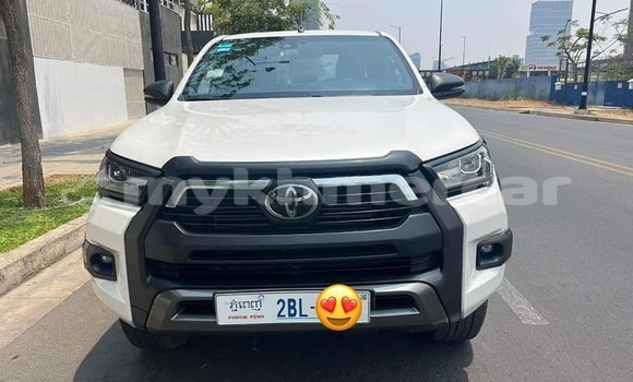 Buy Used Toyota Hilux White Car in Banteay Meanchey in Banteay Meanchey Province Buy Used Toyota Hilux White Car in Banteay Meanchey in Banteay Meanchey Province