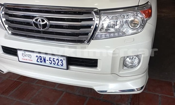 Buy Used Toyota Land Cruiser White Car in Battambang in Battambang Province Buy Used Toyota Land Cruiser White Car in Battambang in Battambang Province