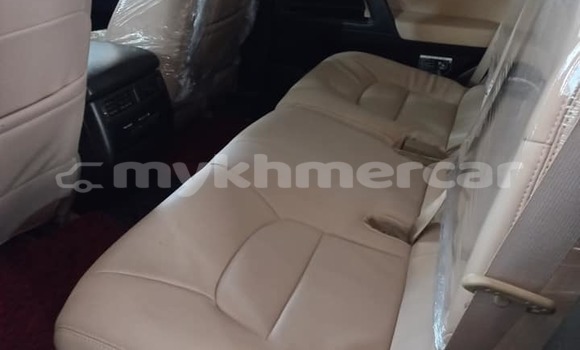 Buy Used Toyota Land Cruiser White Car in Battambang in Battambang Province Buy Used Toyota Land Cruiser White Car in Battambang in Battambang Province