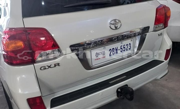 Buy Used Toyota Land Cruiser White Car in Battambang in Battambang Province Buy Used Toyota Land Cruiser White Car in Battambang in Battambang Province