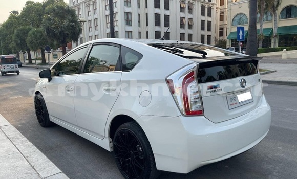 Buy Used Toyota Prius White Car in Phnom Penh in Phnom Penh Buy Used Toyota Prius White Car in Phnom Penh in Phnom Penh
