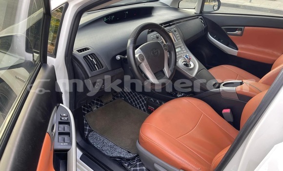 Buy Used Toyota Prius White Car in Phnom Penh in Phnom Penh Buy Used Toyota Prius White Car in Phnom Penh in Phnom Penh