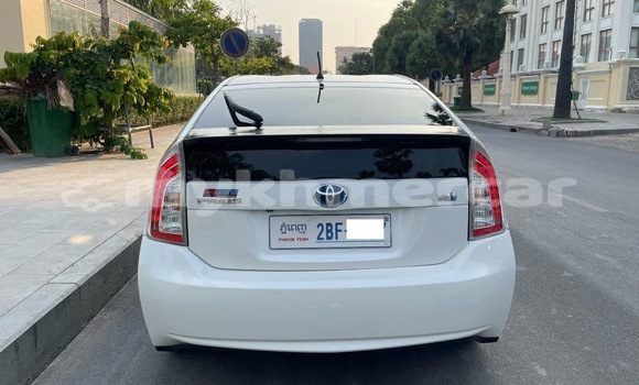 Buy Used Toyota Prius White Car in Phnom Penh in Phnom Penh Buy Used Toyota Prius White Car in Phnom Penh in Phnom Penh
