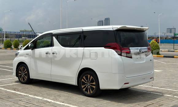 Buy Used Toyota Alphard White Car in Phnom Penh in Phnom Penh Buy Used Toyota Alphard White Car in Phnom Penh in Phnom Penh