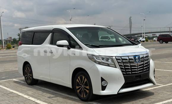 Buy Used Toyota Alphard White Car in Phnom Penh in Phnom Penh Buy Used Toyota Alphard White Car in Phnom Penh in Phnom Penh