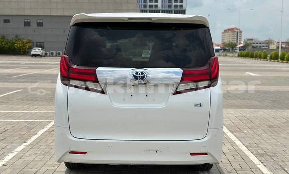 Buy Used Toyota Alphard White Car in Phnom Penh in Phnom Penh Buy Used Toyota Alphard White Car in Phnom Penh in Phnom Penh